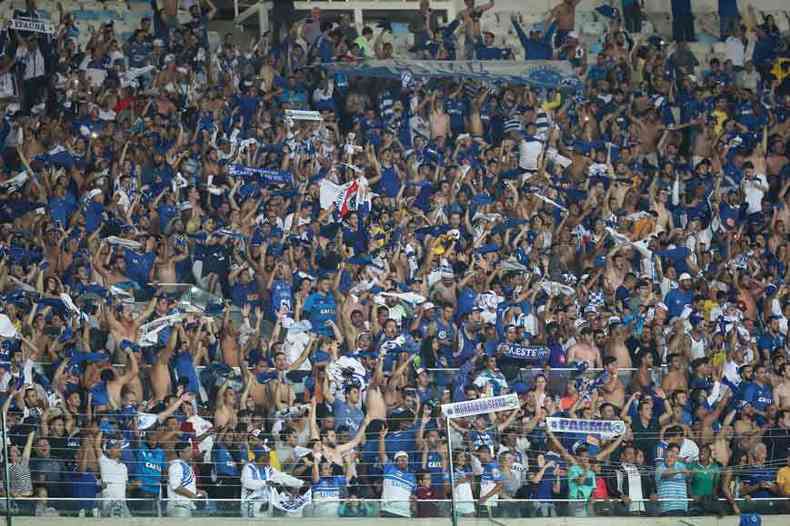 A torcida do Cruzeiro jamais abandonou o time e espera que o mesmo gesto seja seguido por seus dirigentes(foto: ANDRE MELO ANDRADE/ELEVEN/ESTADO CONTEDO)