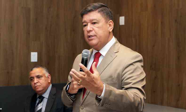 Senador Carlos Viana pretende disputar governo de Minas com apoio de Bolsonaro
