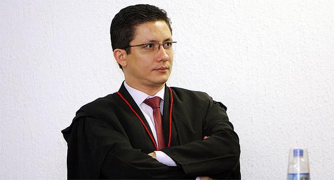 Promotor ficou satisfeito com os trabalhos feitos no fórum de Contagem(foto: Edesio Ferreira/EM/D.A.Press) Promotor ficou satisfeito com os trabalhos feitos no fórum de Contagem(foto: Edesio Ferreira/EM/D.A.Press)