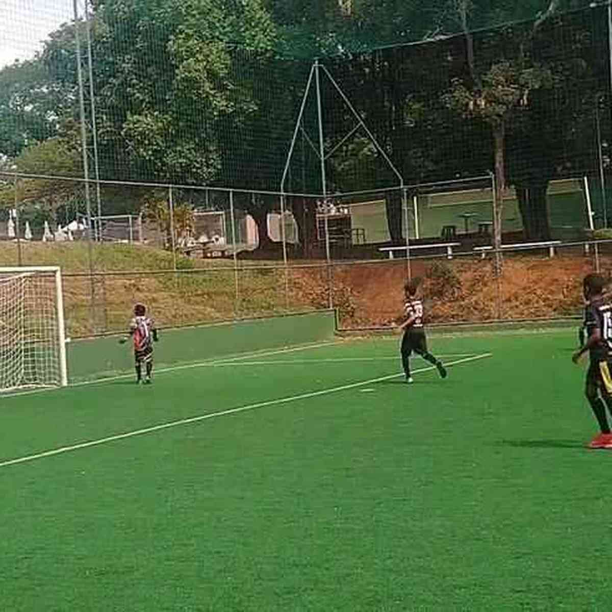 Menino é chamado de 'macaco' em partida de futebol, em BH: 'Não