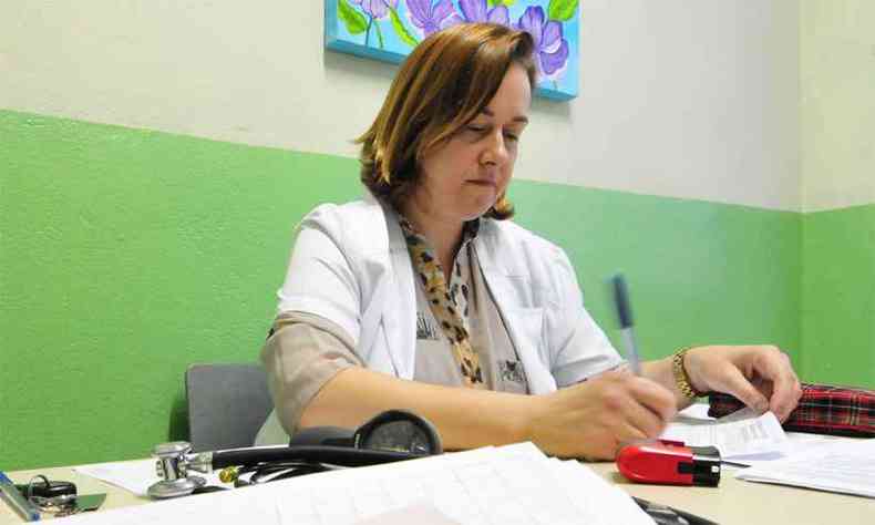 Mdica Giuliana Cantoni alerta para a necessidade de cuidados especiais para identificar a doena(foto: Gladyston Rodrigues/EM/D.A Press)