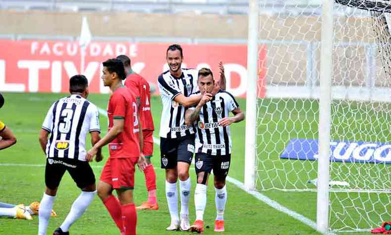 Vargas marcou nos 2 a 1, que agradaram a Cuca: treinador citou as mais de 20 finalizaes e diz ter visto mais entrega e evoluo ttica(foto: Alexandre Guzanshe/EM/D.A Press)