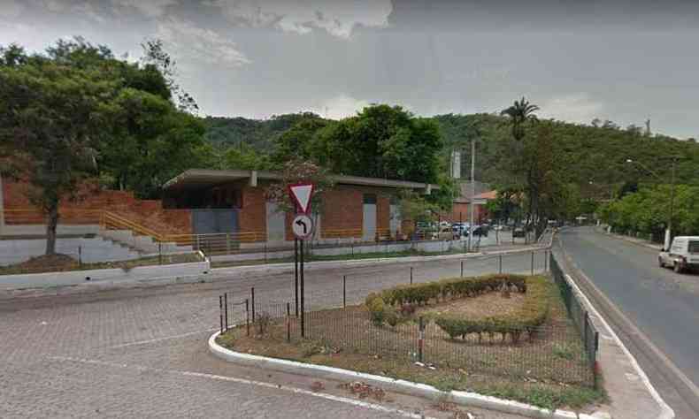 Adolescente foi baleado na Rua Esperana, entre os bairros Siderrgica e Vila Santa Cruz(foto: Reproduo/Google Street View)