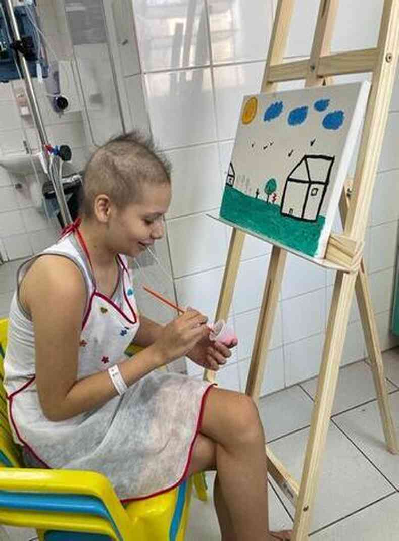 paciente pintando quadro