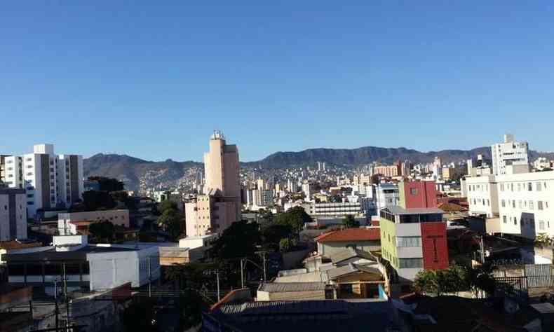 Belo Horizonte amanheceu com cu claro, mas as temperaturas no passam dos 25 C(foto: Edesio Ferreira/EM/D.A Press)