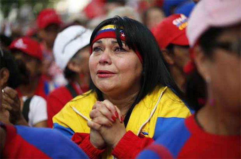 Partidários do presidente se reúnem na Plaza Bolívar, em Caracas, na vigília pela pronta recuperação do líder bolivariano(foto: REUTERS/Jorge Silva ) Partidários do presidente se reúnem na Plaza Bolívar, em Caracas, na vigília pela pronta recuperação do líder bolivariano(foto: REUTERS/Jorge Silva )