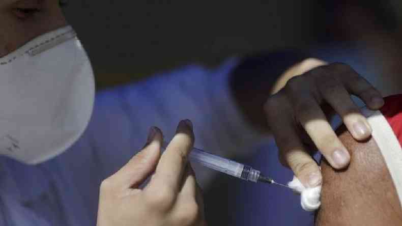 Falta de vacinas afeta milhares de cidades do pas, diz CNM(foto: Reuters)