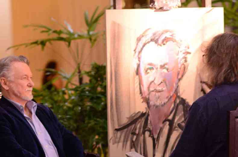 Joo Candido Portinari posa para o pintor Carlos Bracher, que pinta o retrato do amigo