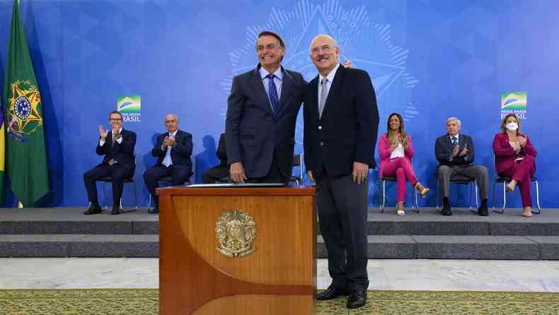 Bolsonaro e o ministro da Educao Milton Ribeiro