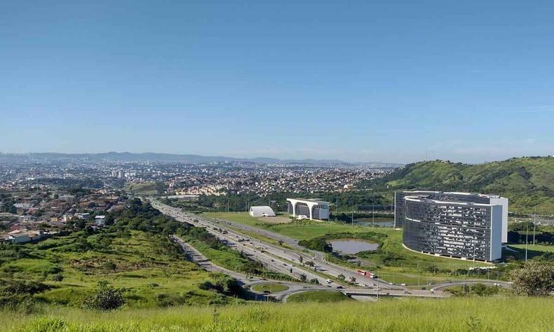 Manhã de sol e calor de 31° na capital mineira(foto: Edesio Ferreira/EM/D.A Press) Vista da Cidade Administrativa em Belo Horizonte