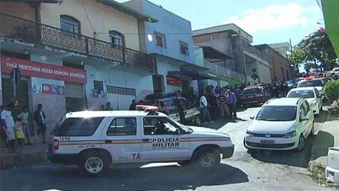 A operao em Ribeiro das Neves envolveu 284 militares, 73 viaturas e dois helicopetros(foto: RTVA)