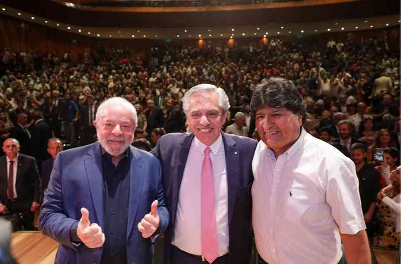 Trs chefes de estado em uma reunio