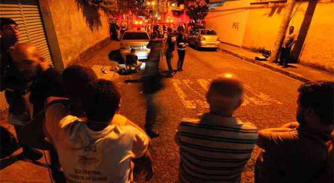 Tiros assustaram moradores e alunos que reclamam da violncia na regio(foto: Marcos Vieira/EM/DA Press)