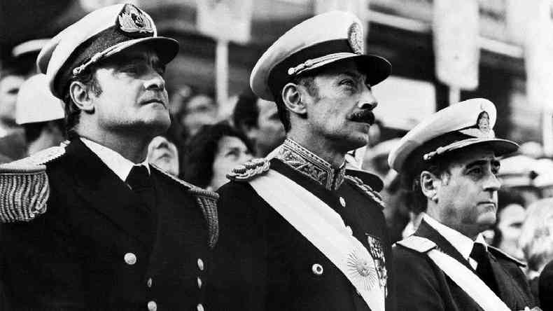 Emilio Massera (esq), Jorge Rafael Videla e Orlando Ramon Agosti, lderes da Junta militar que tomou o poder argentino em 24 de maro de 1976
