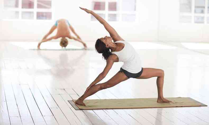 12 melhor ideia de Homens yoga poses