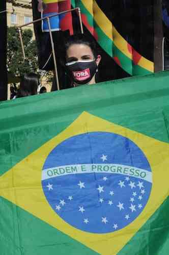 Laura Sarti fez questo de usar a bandeira do Brasil(foto: Tlio Santos/EM/D.A. Press)