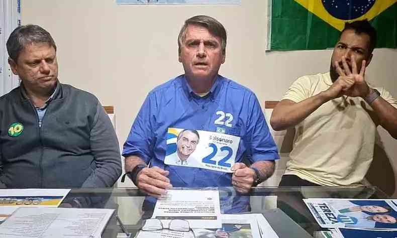Tarcsio de Freitas, Jair Bolsonaro, tradutor de libras lado a lado