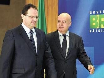 Ministros da Fazenda, Nelson Barbosa, e do Planejamento, Valdir Sim�o: governo estabeleceu quatro eixos para tentar sair da crise(foto: Evaristo S�/AFP)