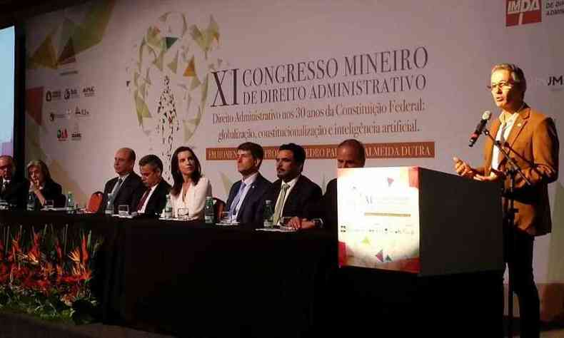 O governador participou da abertura de um congresso de direito administrativo(foto: Paulo Filgueiras / EM / D.A. Press)