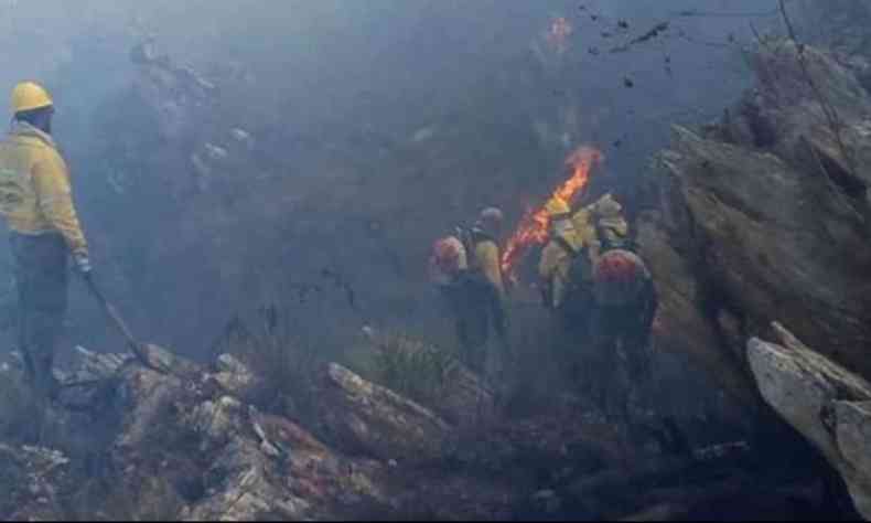 Serra do Cip queimou por cinco dias: entre tera-feira e sbado(foto: Reproduo/Parque Nacional da Serra do Cip)
