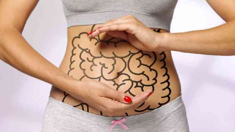 Mulher com ilustrao de intestino em seu corpo