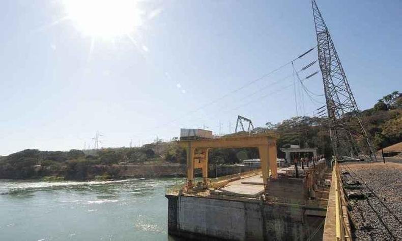 A represa de Tr�s Marias est� com 21,6% da sua capacidade, mas at� dezembro n�vel pode chear a 10% e trazer de volta amea�a do desabastecimento(foto: Gladyston Rodrigues/EM/D.A Press - 22/7/14)