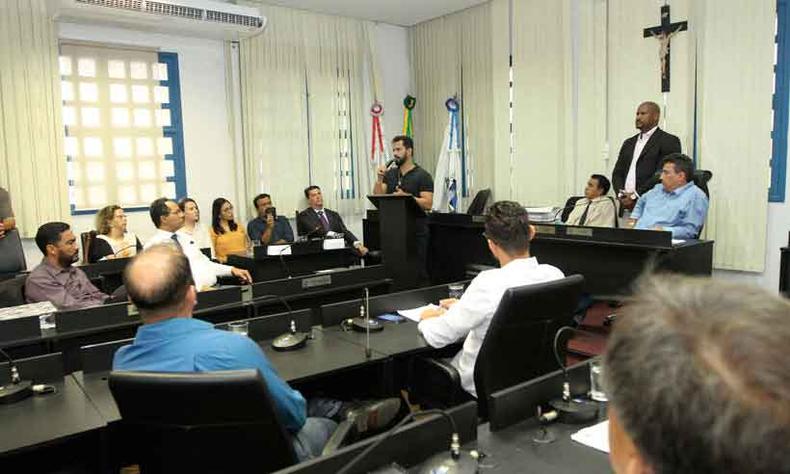 Na Câmara Municipal de Santa Luzia, o prefeito Christiano Xavier comemorou o arquivamento do processo e aproveitou para criticar a oposição(foto: Jair Amaral/EM/D.A PRESS) Na Câmara Municipal de Santa Luzia, o prefeito Christiano Xavier comemorou o arquivamento do processo e aproveitou para criticar a oposição(foto: Jair Amaral/EM/D.A PRESS)