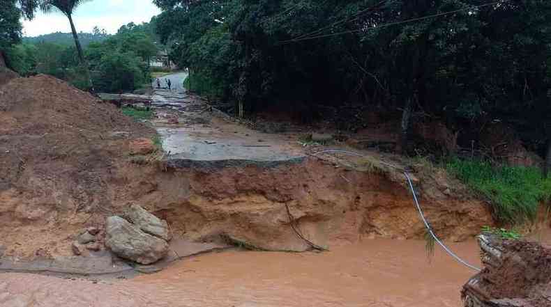 Estragos causados pela chuva em Sardo, no Leste de Minas