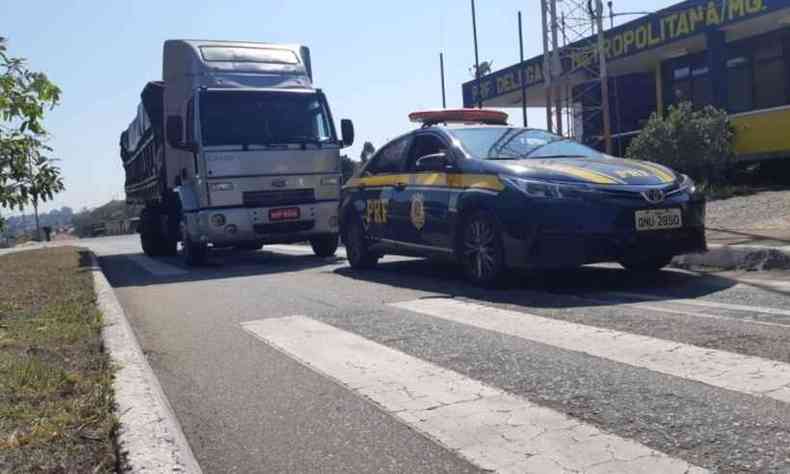O motorista do caminhão foi preso(foto: Divulgação/ Polícia Rodoviária Federal (PRF))