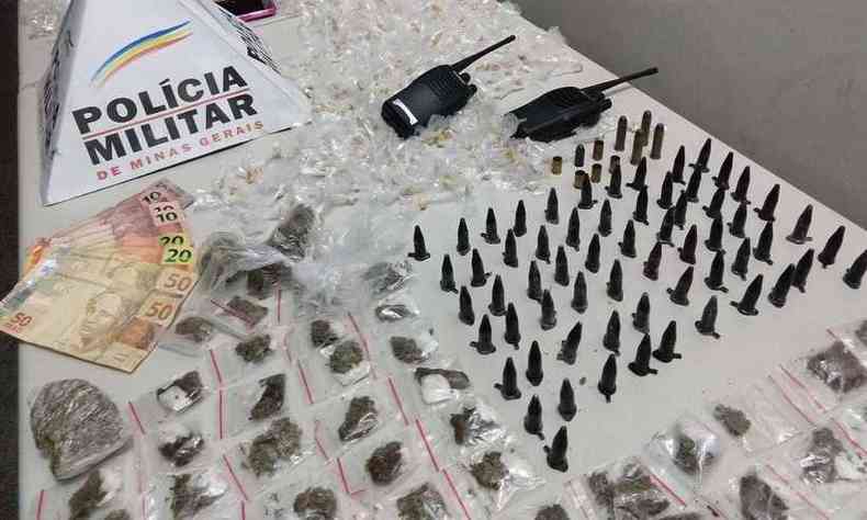 Trfico de drogas foi desmantelado pela polcia no Bairro Cabana do Pai Toms(foto: Divulgao/PMMG)