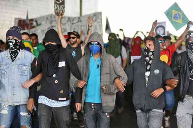 Pela proposta do Palcio do Planalto, mascarados devem ser proibidos de participar das manifestaes(foto: Breno Fortes/CB/D.A Press)