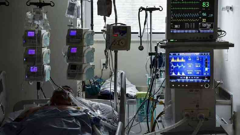 Necessidade de cuidados intensivos  frequente em pacientes com situao grave de covid-19(foto: NELSON ALMEIDA/AFP via Getty Images)