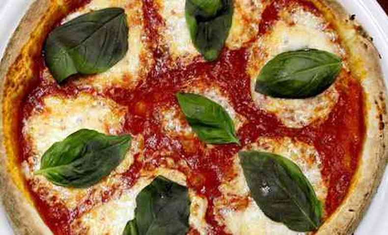 A pizza Spaccanapoli  uma das opes da Domenico Pizzeria, que oferece mais de 30 sabores: com pandemia, entrou em cena o teleatendimento(foto: ARQUIVO PESSOAL )