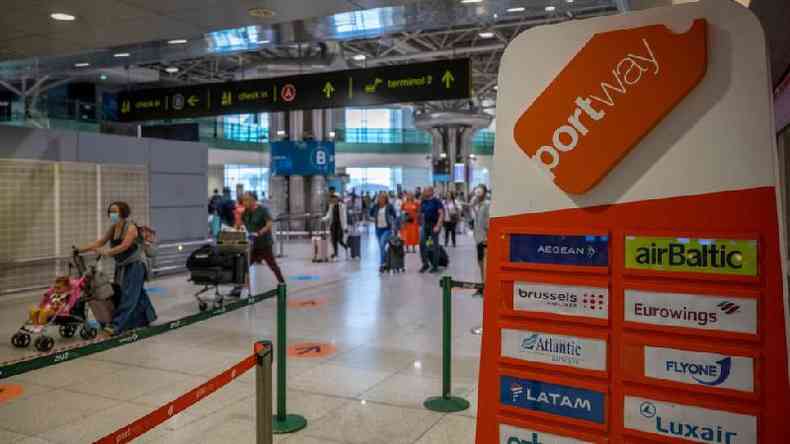 Aeroporto com pouco movimento