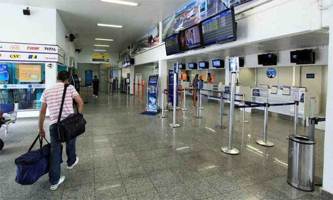 No aeroporto de Montes Claros, foram cancelados dois voo nessa quarta-feira (foto: Solon Queiroz/Esp. EM ) No aeroporto de Montes Claros, foram cancelados dois voo nessa quarta-feira (foto: Solon Queiroz/Esp. EM )