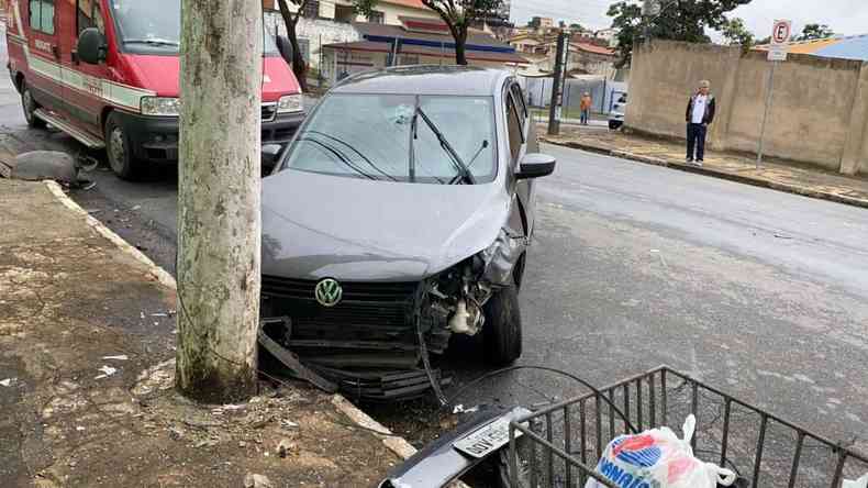 Acidente aconteceu em avenida do Bairro Jardim Ita, em Vespasiano, na Grande BH(foto: Divulgao/Corpo de Bombeiros)