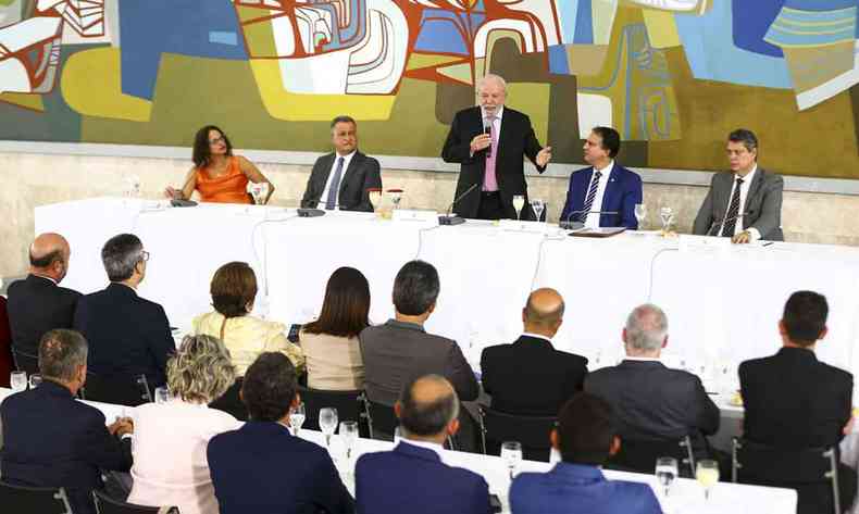 Lula reuniu mais de 100 dirigentes de universidades no Palcio do Planalto