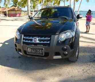 Carro recm-comprado pelo Executivo estava em uma das mais badaladas praias da cidade baiana (foto: Annimo)