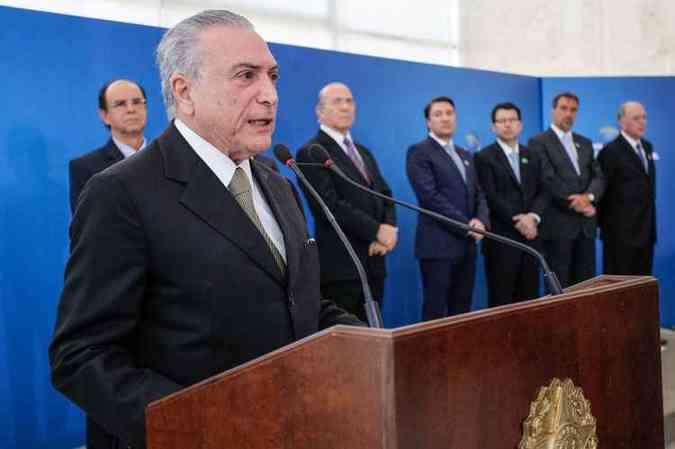 Presidente interino Michel Temer durante cerimnia de posse, no Palcio do Planalto, dos presidentes da Petrobras, dos bancos estatais e de institutos de pesquisa(foto: Beto Barata/PR)