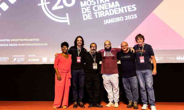 Equipe de 'Chefe Jack' no palco do Cine-Tenda, durante a Mostra de Tiradentes