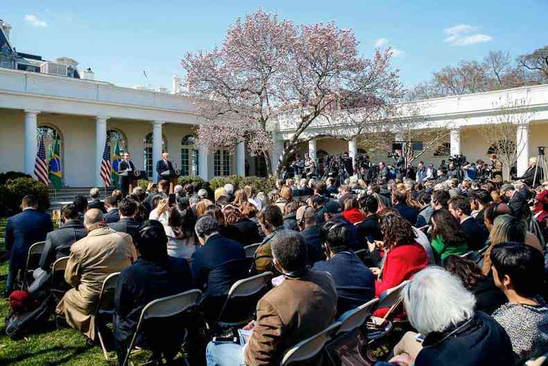 Aps encontro no Salo Oval, os presidentes Jair Bolsonaro e Donald Trump deram entrevista coletiva no jardim da Casa Branca,  tarde (foto: ISAC NBREGA/PR)