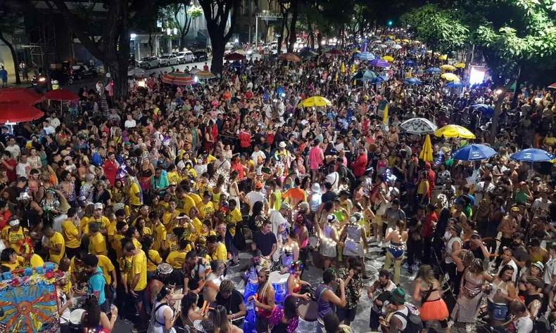 A expectativa para esta edio do carnaval  que 5 milhes de pessoas encham as ruas da capital mineira