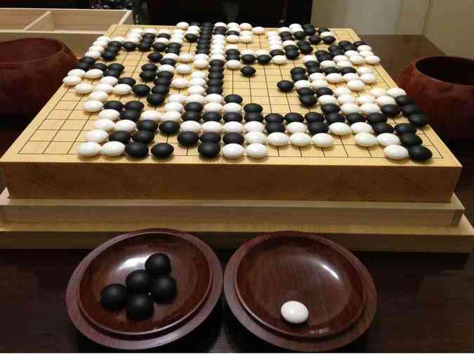Jogo De Tabuleiro De Partida Ou Jogo De Xadrez Japonês Usa Pedras
