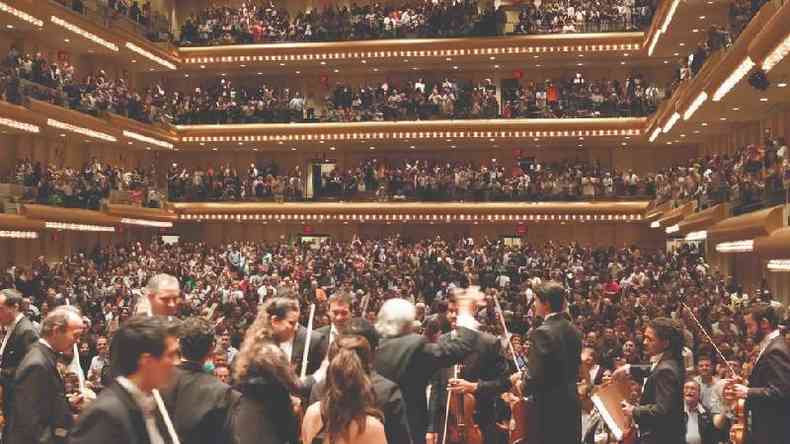 Maestro regendo no Lincoln Center, em Nova York(foto: Arquivo pessoal)
