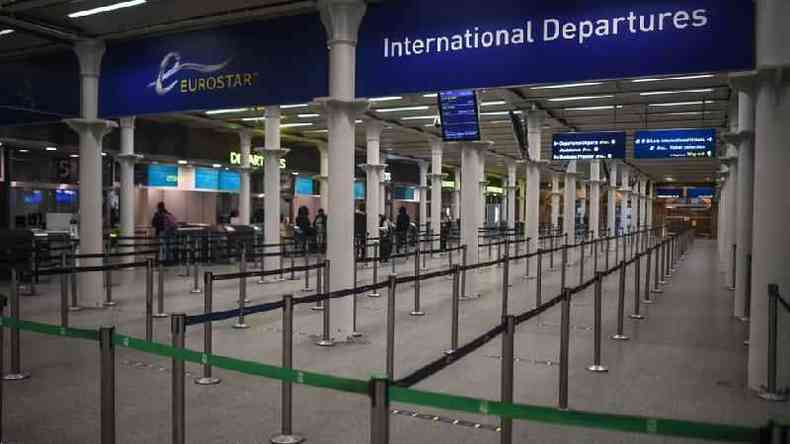 Reino Unido enfrenta novas restries, incluindo cancelamento de viagens, devido  nova variante do vrus(foto: Getty Images)