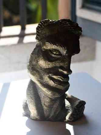 Rosto de homem negro em escultura em pedra, que integra a mostra 'Modernistas 1922-2022'