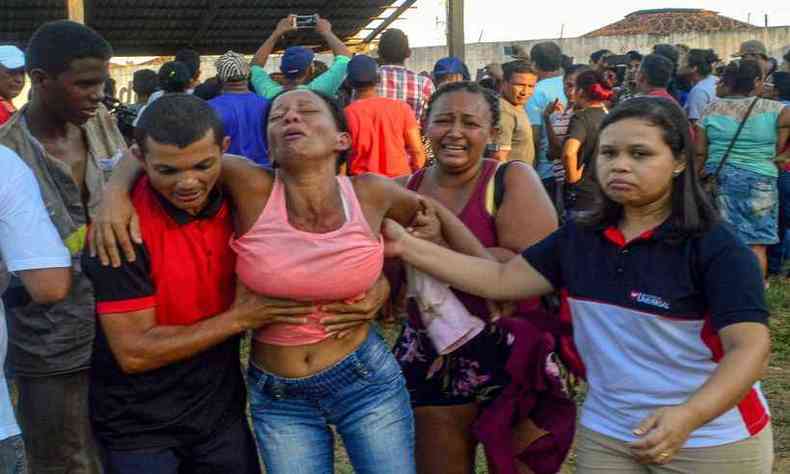 Parentes em desespero aps o massacre em presdio do Par(foto: Bruno Santos/divulgao)