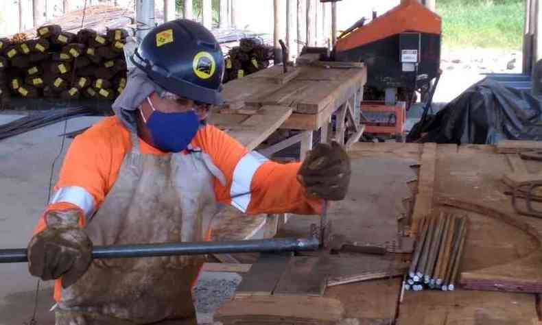 As vagas so para desempenhar diversas funes(foto: Camargo Corra Infra/Divulgao)