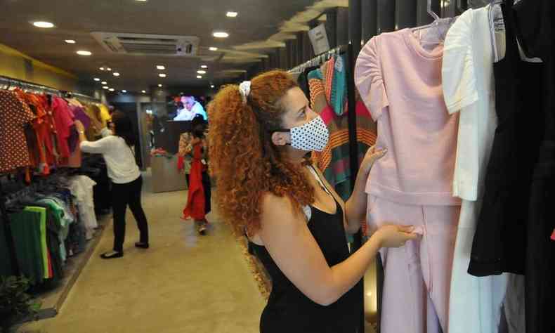 Movimento do comrcio no Centro de Belo Horizonte. Loja de vesturio feminino(foto: Gladyston Rodrigues/EM/D.A Press)