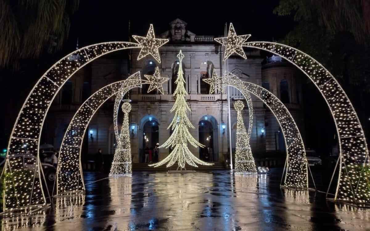 Praça da Liberdade se ilumina para o Natal; veja os vídeos - Gerais - Estado de Minas Praça da Liberdade se ilumina para o Natal; veja os vídeos - Gerais - Estado de Minas